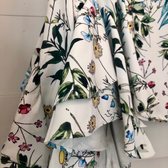 Floral Bell Sleeve Blouse - Picture 3 of 4